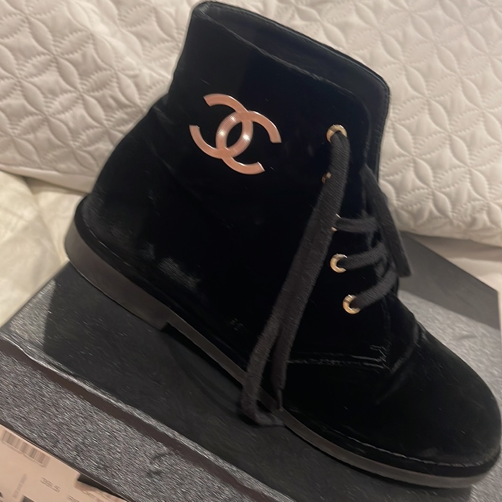Black velvet Chanel short boots 39.5 - Picture 7 of 8